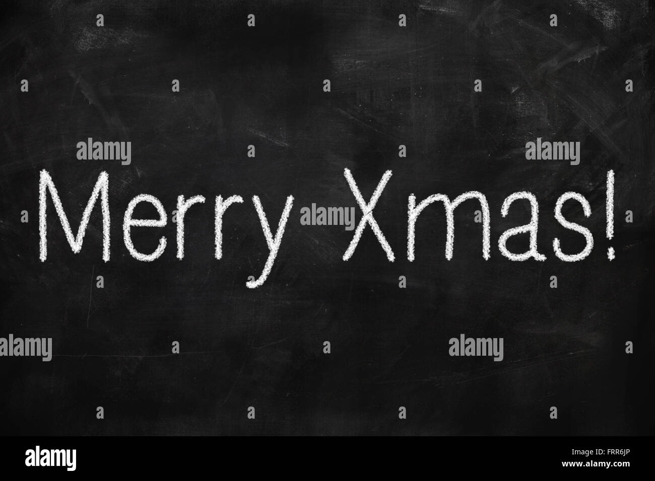 Merry Xmas scritto su una lavagna di scuola Foto Stock