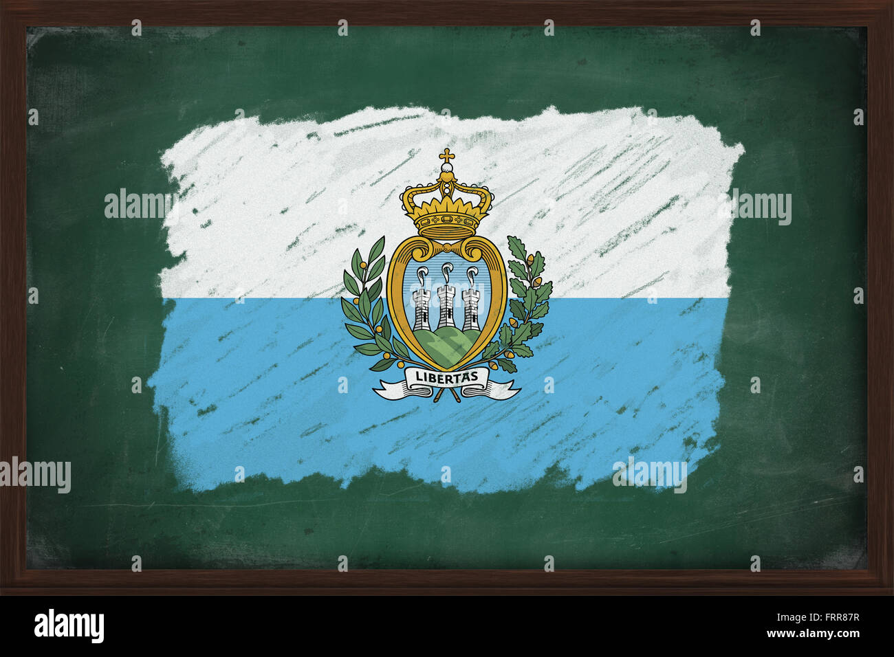 San Marino bandiera dipinta con colori gesso sulla vecchia blackboard Foto Stock