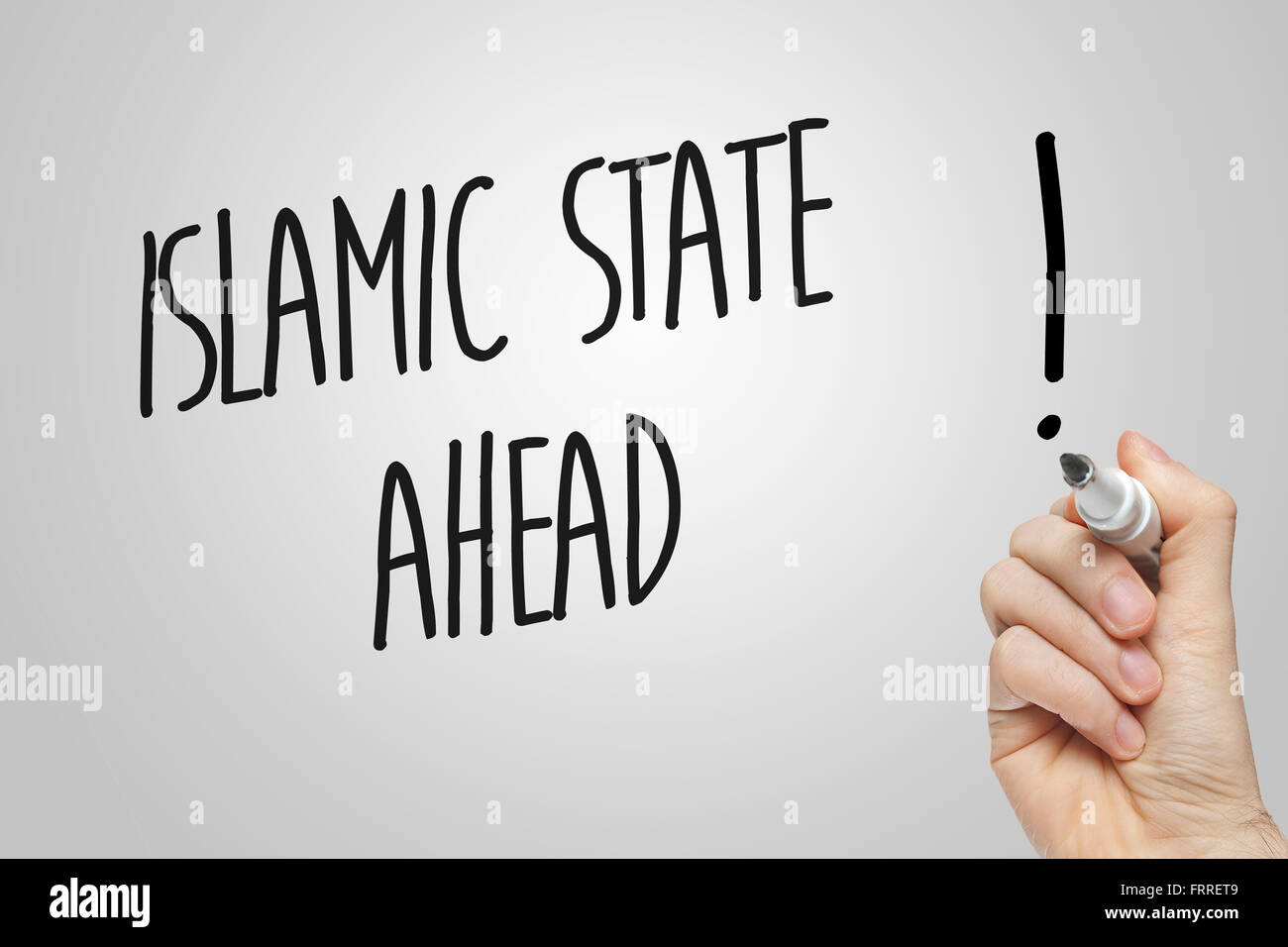 La scrittura a mano stato islamico in anticipo su sfondo grigio Foto Stock