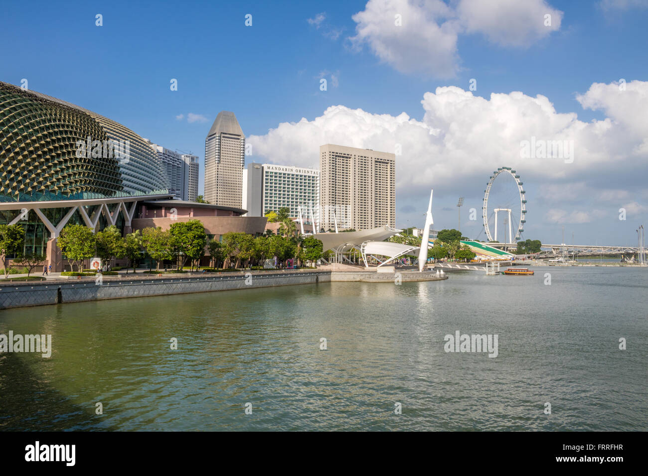 Singapore vista di Marina Bay, i teatri sulla baia e Marina Bay Sands Hotel e Casino Adrian Baker Foto Stock