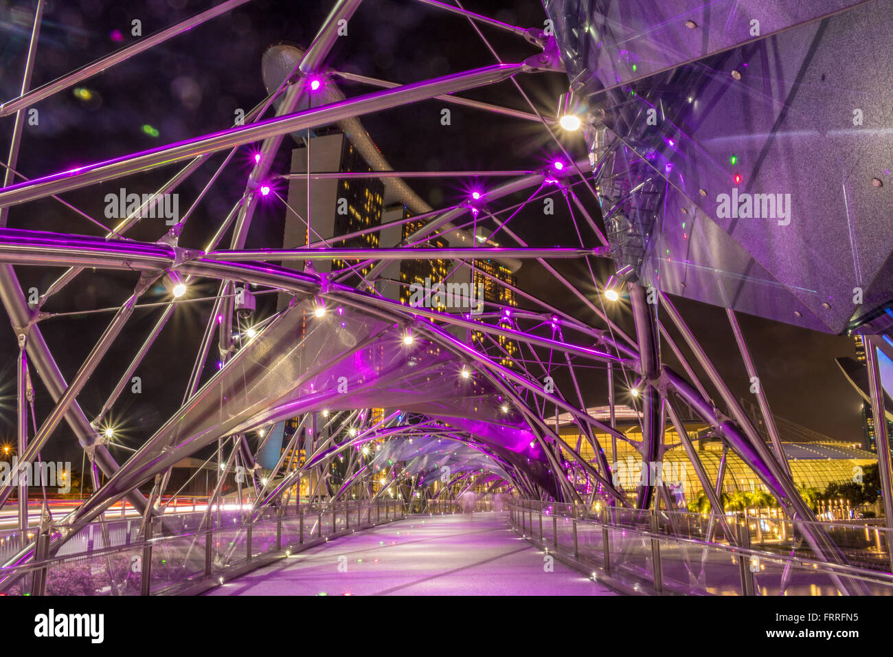 Singapore Helix Bridge di notte Adrian Baker Foto Stock