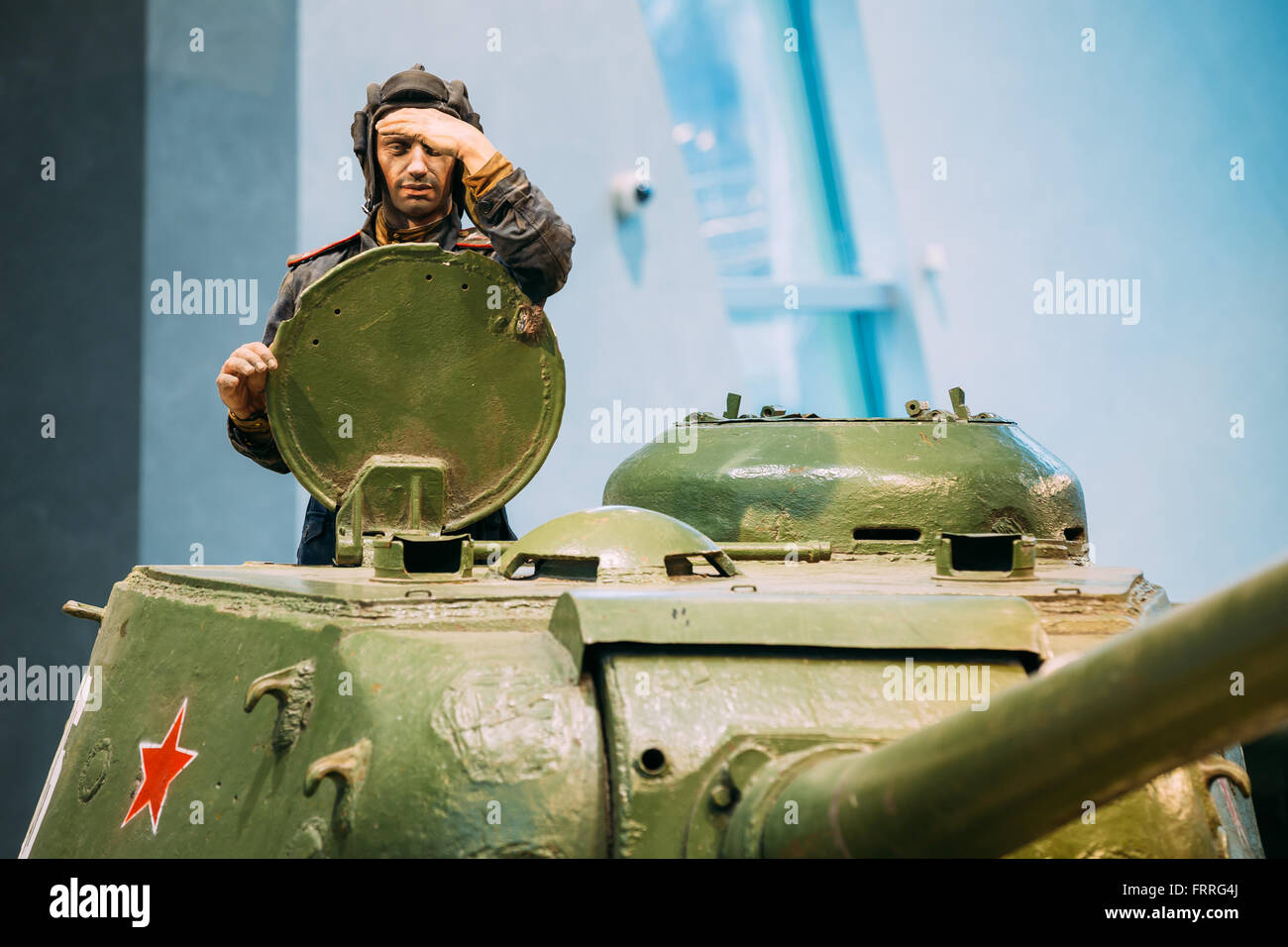 Minsk, Bielorussia - 20 dicembre 2015: II Guerra Mondiale Russia sovietica serbatoio pesante è-2 nel museo bielorussi del grande patriottica. Foto Stock