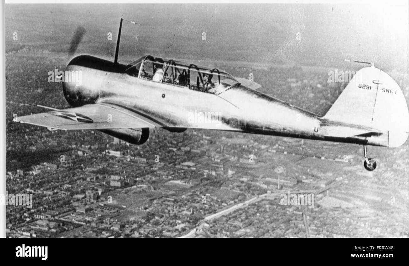 Un'immagine della Collezione Ray Wagner che raffigura un evento storico dell'aviazione. La fotografia cattura un momento importante nella storia dell'aviazione, evidenziando un aereo chiave o un progresso tecnologico dell'inizio del XX secolo. Foto Stock Un'immagine della Collezione Ray Wagner che raffigura un evento storico dell'aviazione. La fotografia cattura un momento importante nella storia dell'aviazione, evidenziando un aereo chiave o un progresso tecnologico dell'inizio del XX secolo. Foto Stock