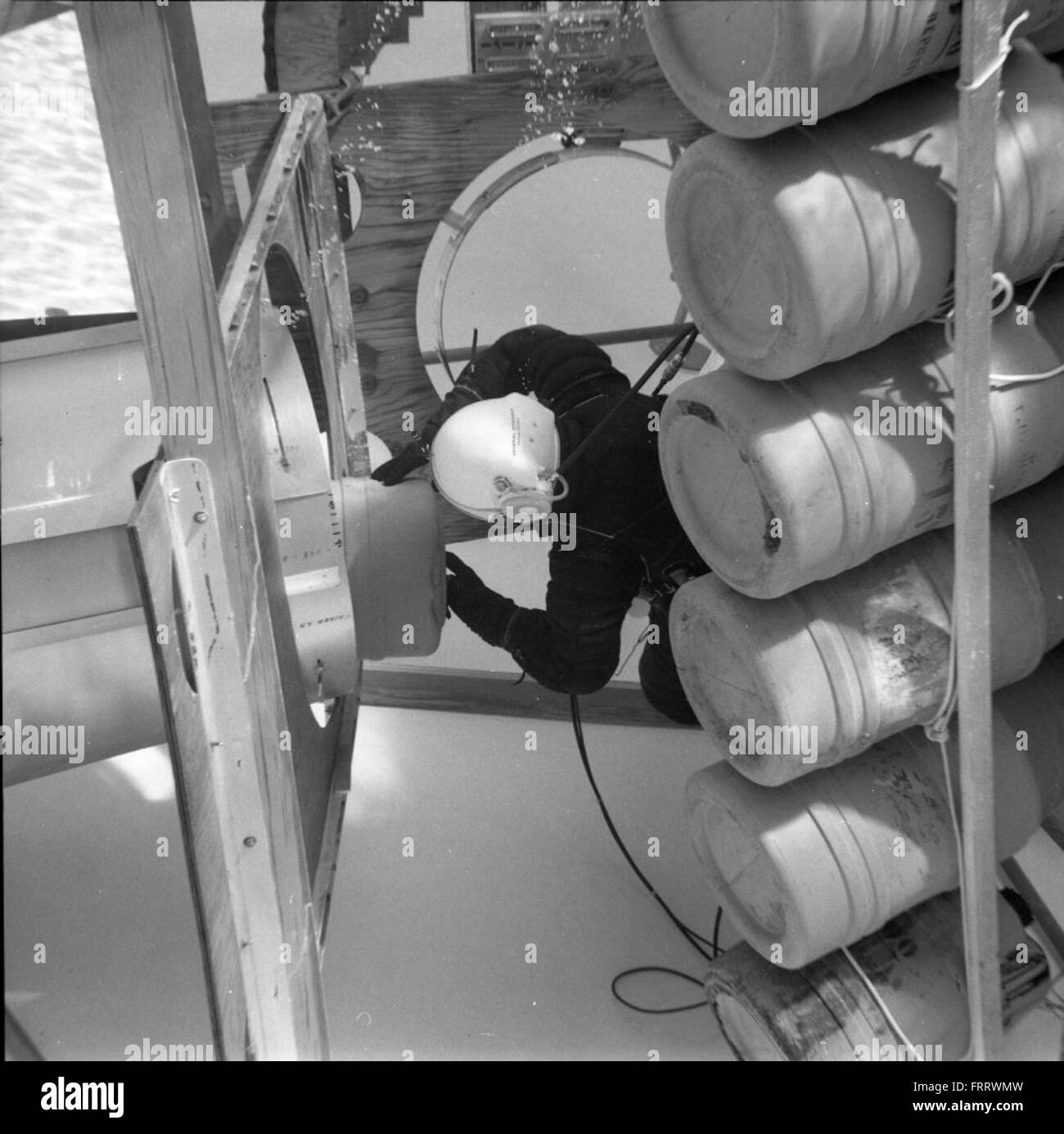 Un'immagine della Atlas negative Collection che raffigura un primo volo di prova del missile Atlas, una pietra miliare nel programma missilistico dell'aeronautica statunitense. Foto Stock Un'immagine della Atlas negative Collection che raffigura un primo volo di prova del missile Atlas, una pietra miliare nel programma missilistico dell'aeronautica statunitense. Foto Stock