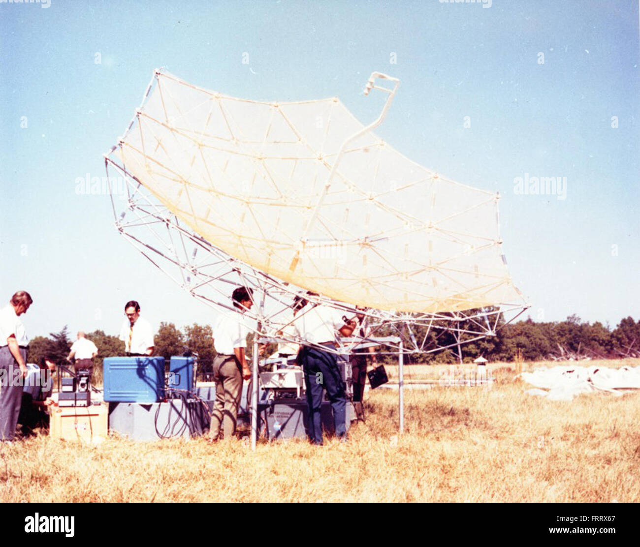 Questa immagine della Atlas negative Collection mostra un missile Atlas nelle fasi finali di preparazione per un lancio di test precoce. Il missile ha svolto un ruolo significativo nell'avanzamento della tecnologia di difesa missilistica statunitense. Foto Stock Questa immagine della Atlas negative Collection mostra un missile Atlas nelle fasi finali di preparazione per un lancio di test precoce. Il missile ha svolto un ruolo significativo nell'avanzamento della tecnologia di difesa missilistica statunitense. Foto Stock