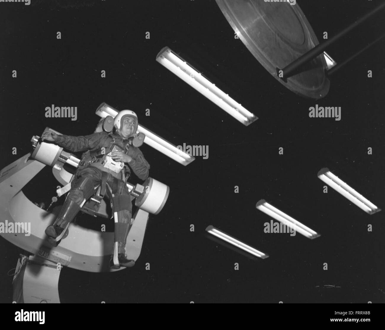 Questa immagine della Atlas negative Collection mostra un missile Atlas sottoposto a un test critico. Il missile, sviluppato da Convair e General Dynamics, era parte integrante della strategia di difesa della Guerra fredda degli Stati Uniti. Foto Stock Questa immagine della Atlas negative Collection mostra un missile Atlas sottoposto a un test critico. Il missile, sviluppato da Convair e General Dynamics, era parte integrante della strategia di difesa della Guerra fredda degli Stati Uniti. Foto Stock