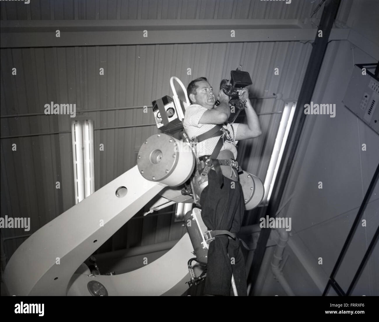 Questa immagine della Atlas negative Collection mostra un test significativo del missile Atlas, segnando un punto chiave nello sviluppo della tecnologia dei missili balistici intercontinentali (ICBM) durante la Guerra fredda. Foto Stock Questa immagine della Atlas negative Collection mostra un test significativo del missile Atlas, segnando un punto chiave nello sviluppo della tecnologia dei missili balistici intercontinentali (ICBM) durante la Guerra fredda. Foto Stock
