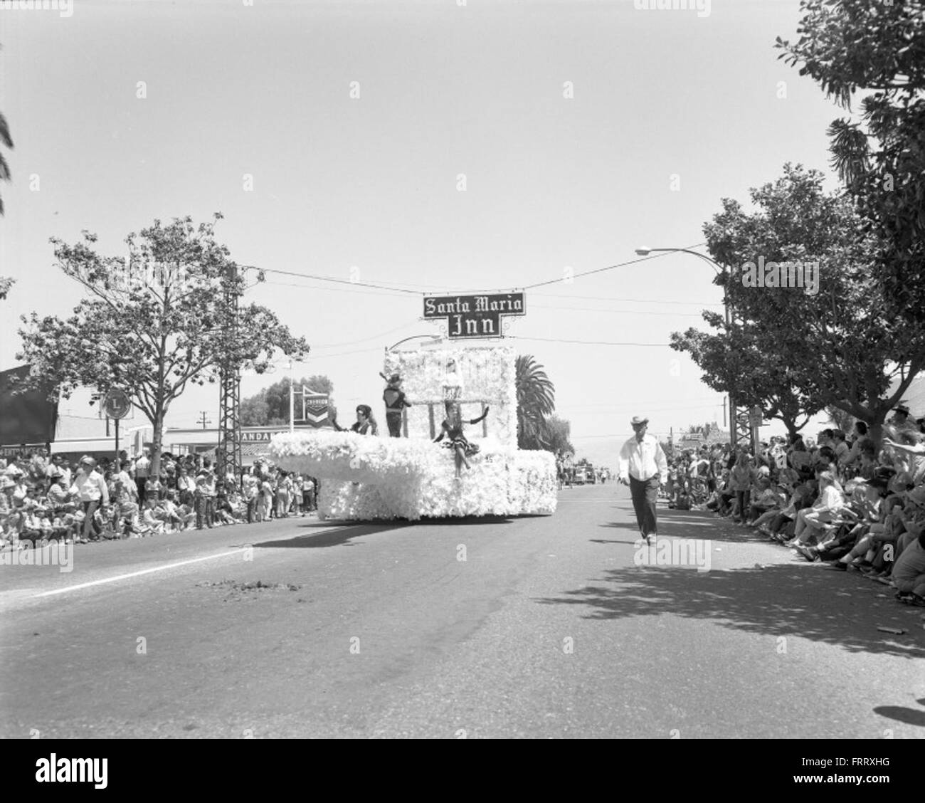 Ripresa dalla Atlas negative Collection, questa immagine mostra il missile Atlas durante i preparativi finali per un lancio di prova, mostrando le caratteristiche principali del suo design e il ruolo nello sviluppo dei missili. Foto Stock Ripresa dalla Atlas negative Collection, questa immagine mostra il missile Atlas durante i preparativi finali per un lancio di prova, mostrando le caratteristiche principali del suo design e il ruolo nello sviluppo dei missili. Foto Stock