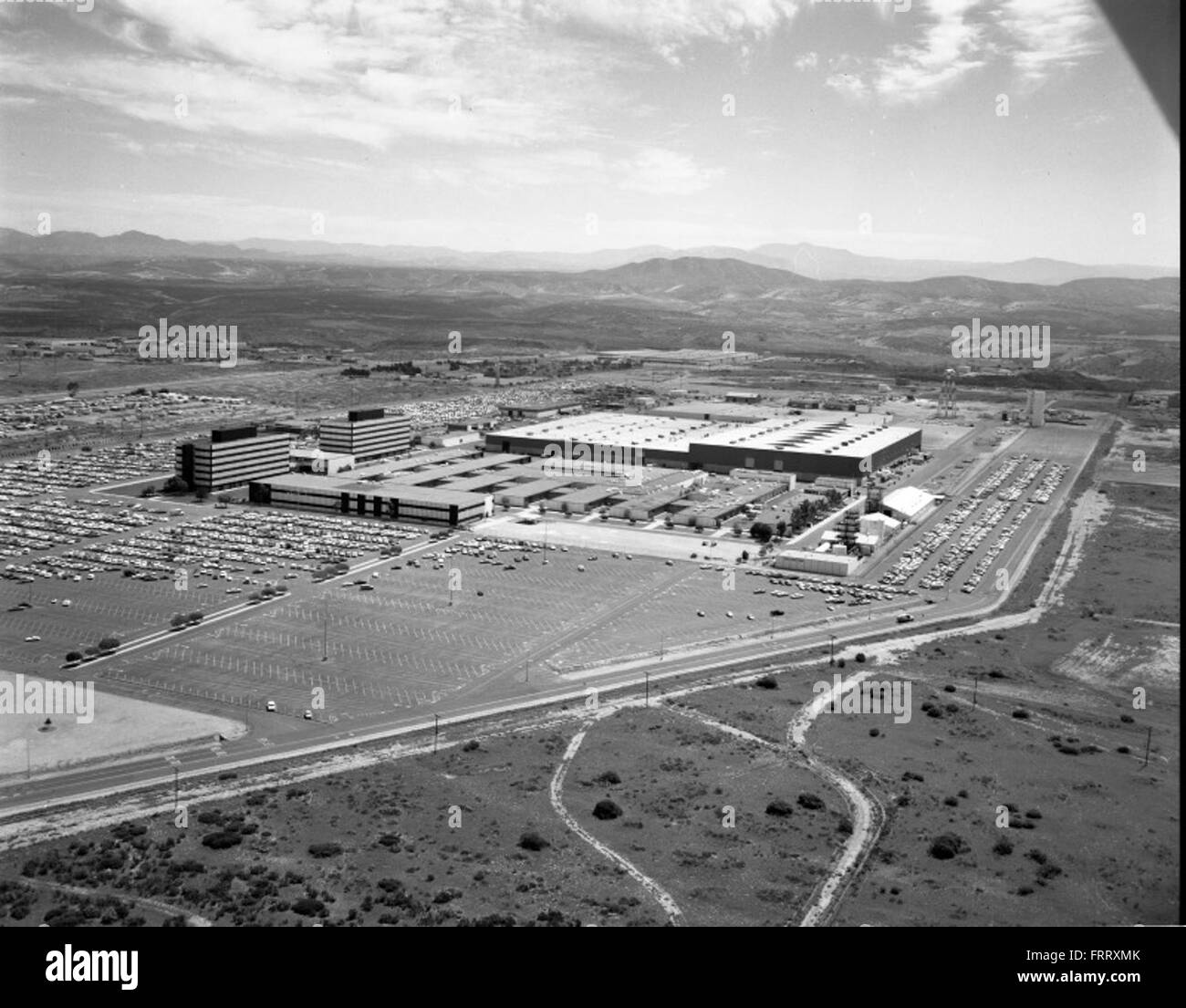 Catturata nell'Atlas negative Collection, questa immagine raffigura un test chiave del missile Atlas, che ha svolto un ruolo significativo nel progresso della tecnologia di difesa missilistica statunitense durante la Guerra fredda. Foto Stock Catturata nell'Atlas negative Collection, questa immagine raffigura un test chiave del missile Atlas, che ha svolto un ruolo significativo nel progresso della tecnologia di difesa missilistica statunitense durante la Guerra fredda. Foto Stock