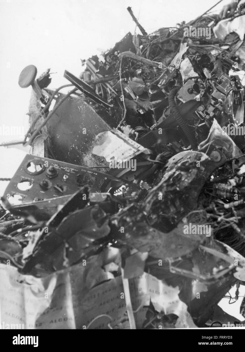 Il North American XAJ-1, BuNo 121461, era un prototipo di velivolo utilizzato per lo sviluppo della tecnologia militare a reazione. Questa immagine cattura le conseguenze di un incidente durante i test, evidenziando le sfide dello sviluppo dei primi aeromobili. Foto Stock Il North American XAJ-1, BuNo 121461, era un prototipo di velivolo utilizzato per lo sviluppo della tecnologia militare a reazione. Questa immagine cattura le conseguenze di un incidente durante i test, evidenziando le sfide dello sviluppo dei primi aeromobili. Foto Stock
