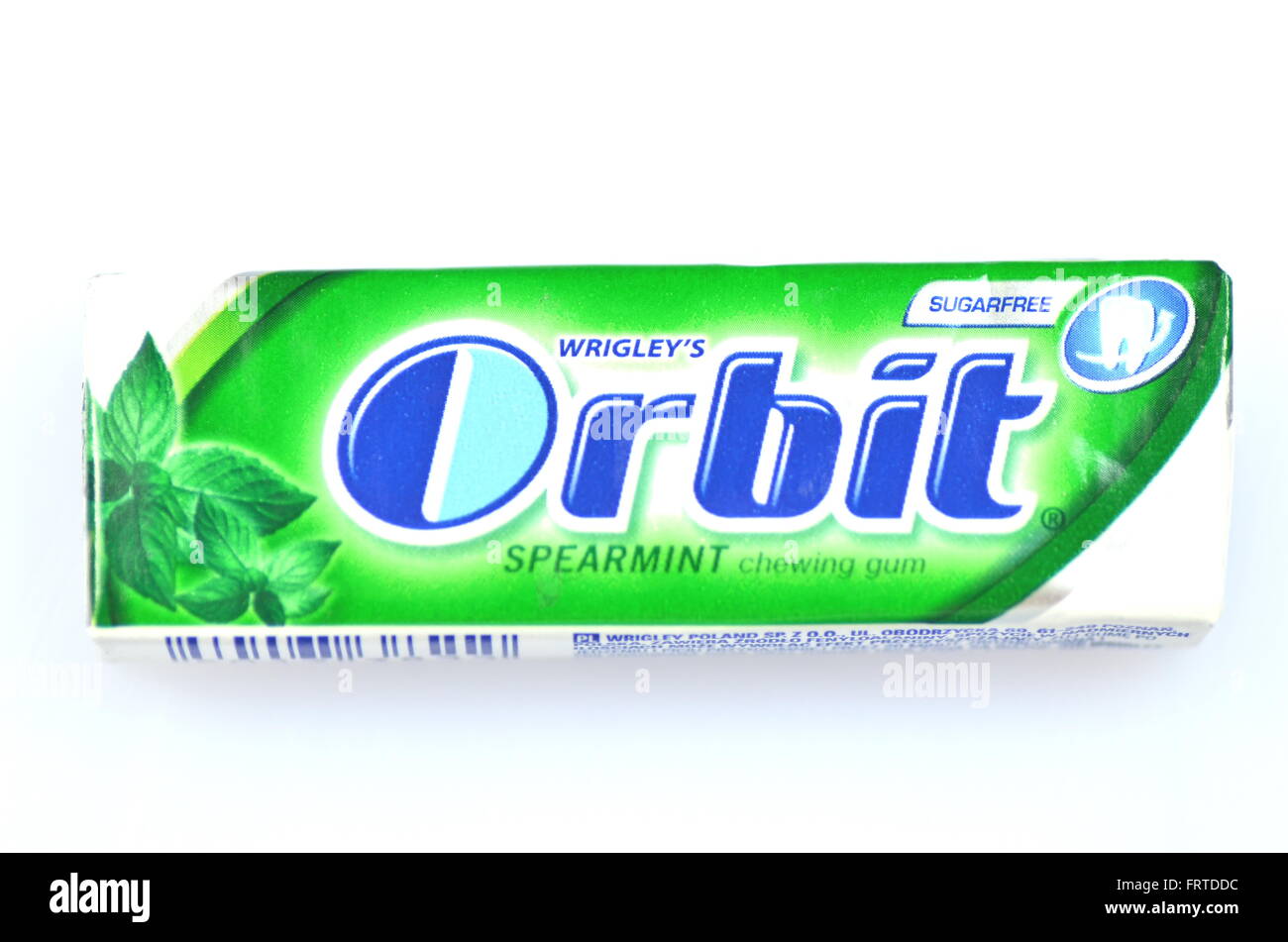 Orbita chewing gum isolati su sfondo bianco. Orbita la gomma da masticare è prodotta da Wrigley società che è stata fondata negli Stati Uniti nel 1891 Foto Stock