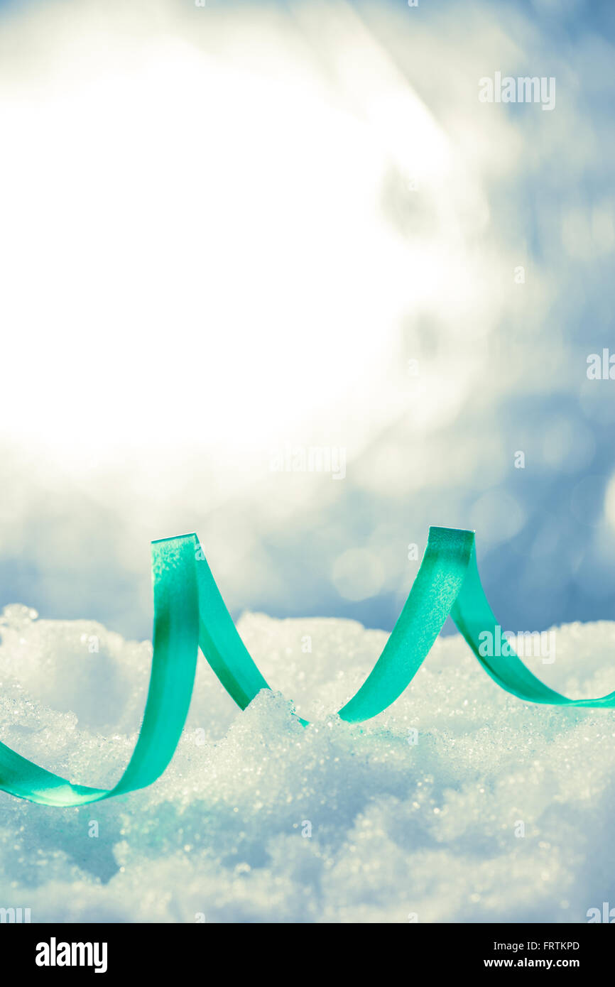 Decorazione di Natale per la progettazione su sfondo di neve Foto Stock