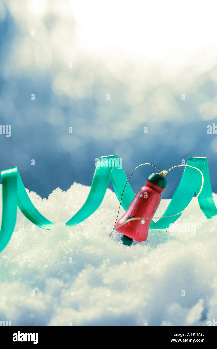 Decorazione di Natale per la progettazione su sfondo di neve Foto Stock