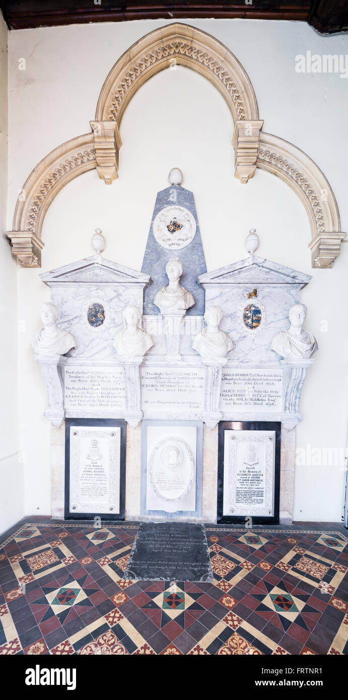 San Pietro e di san Paolo la Chiesa a Blockley, Gloucester. La serie TV Padre Brown usato questa chiesa. Foto Stock