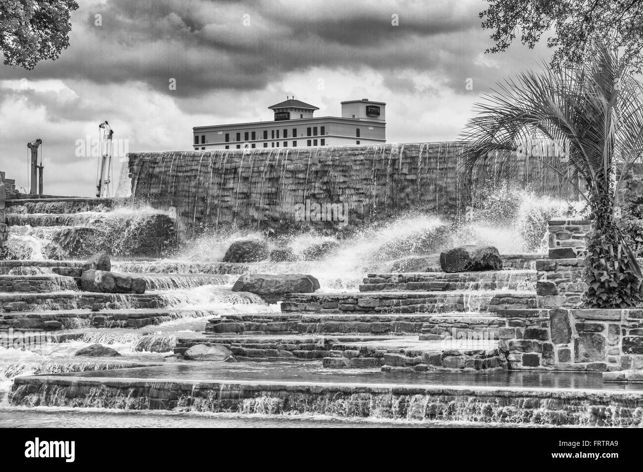 Le cascate e i Giardini di rocce a HemisFair Park di San Antonio. Foto Stock