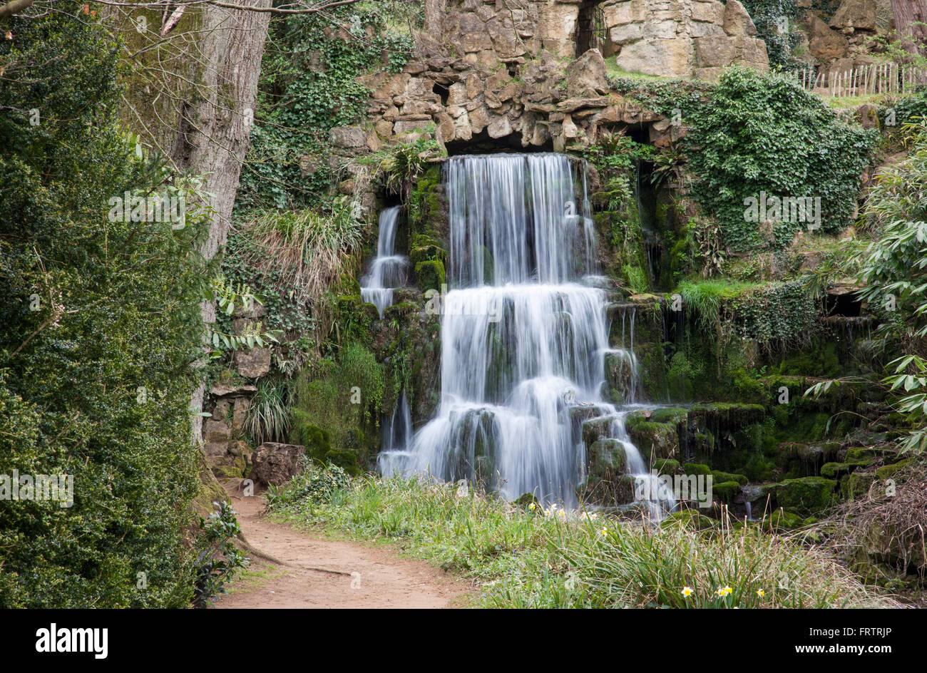 Hamiltons Cascade Waterfall, Bowood Estate, Wiltshire, Regno Unito Foto Stock