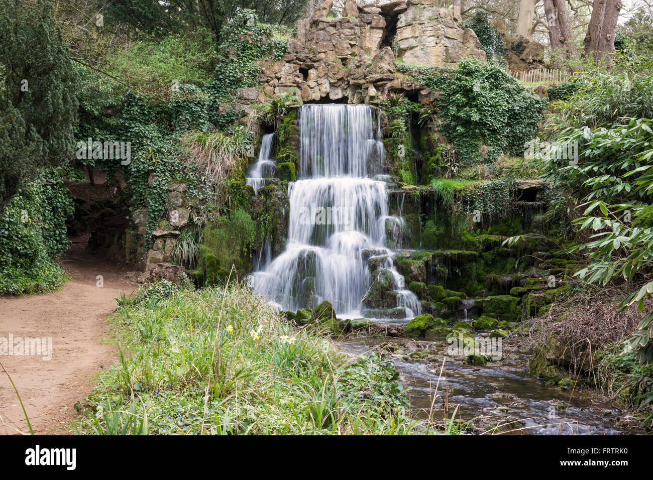 Hamiltons Cascade Waterfall, Bowood Estate, Wiltshire, Regno Unito Foto Stock