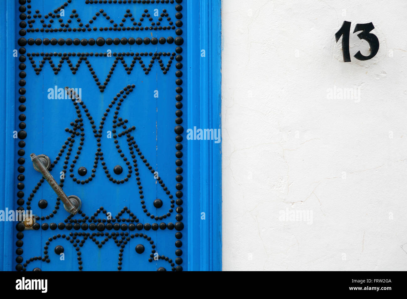 La Tunisia, Sidi Bou Said, blu tipica della porta di entrata Foto Stock