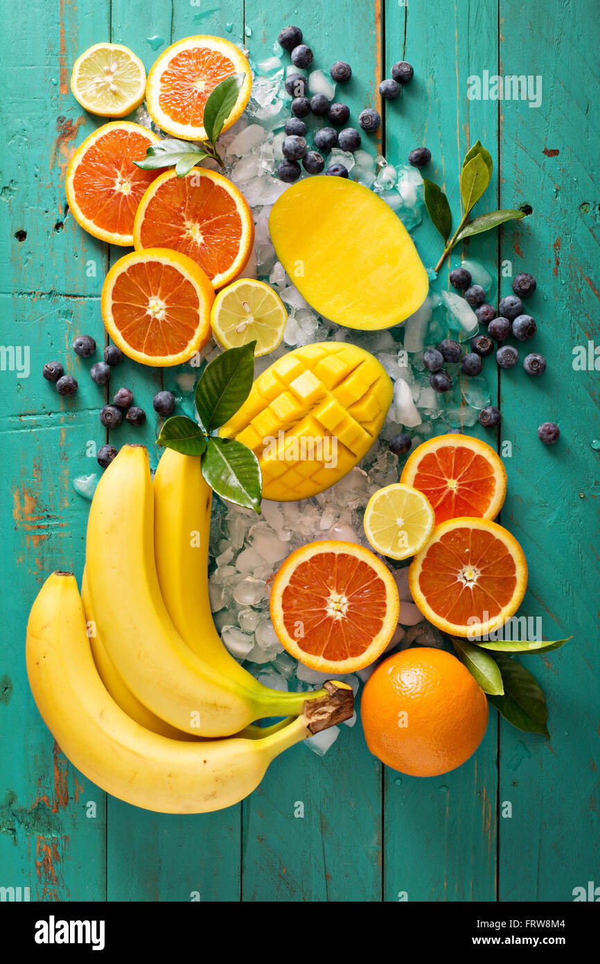 Ingredienti per un frullato di frutta Foto Stock
