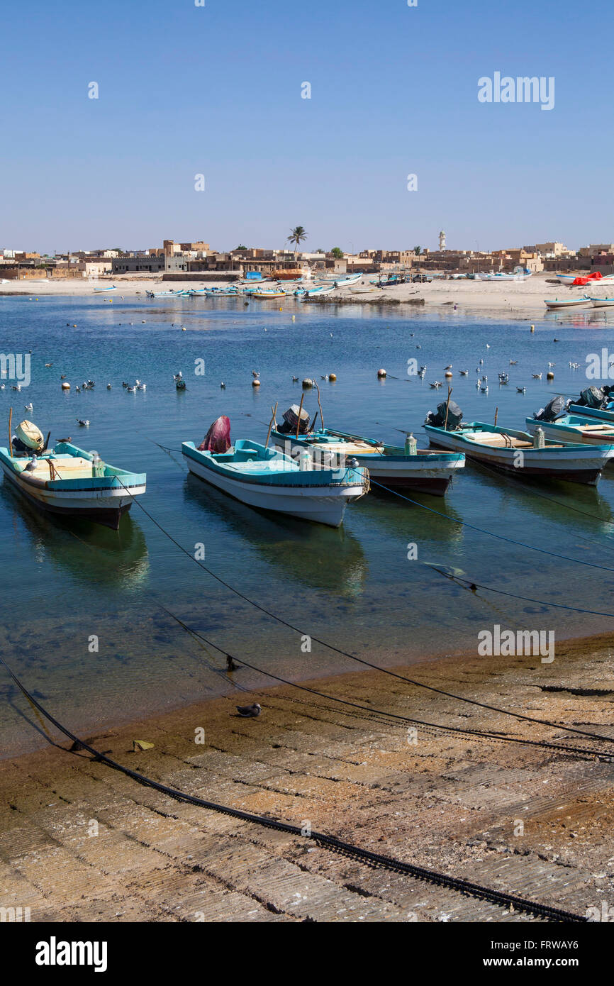 Barche da pesca in Mirbat, regione di Dhofar, Oman. Foto Stock