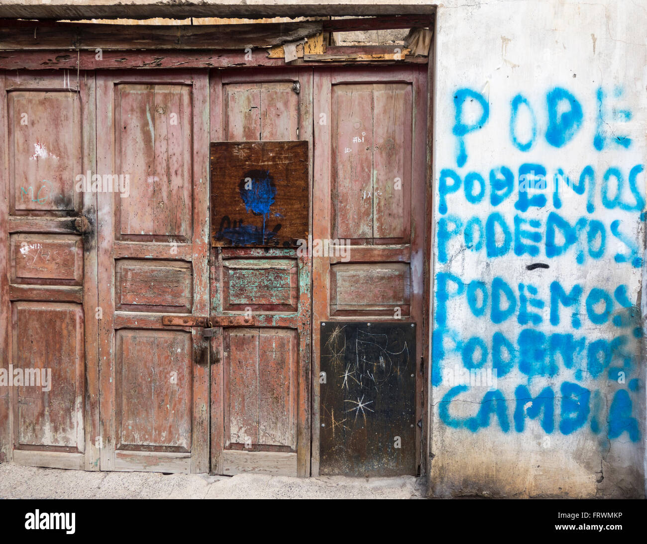 Podemos (possiamo in inglese) dipinta sulla parete della casa vuota durante le elezioni spagnole Foto Stock