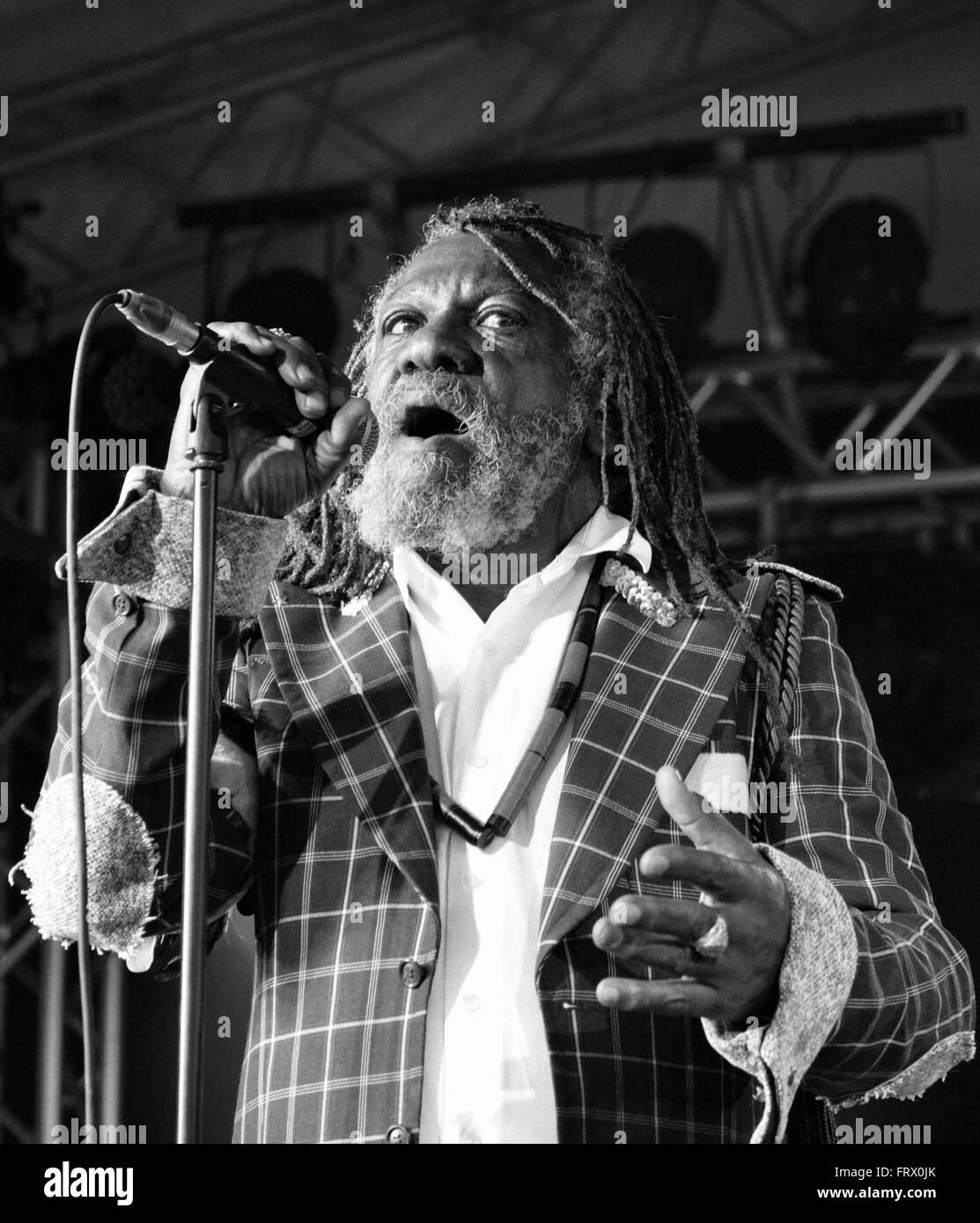 Winston McAnuff, parte di Winston e Fixi, Womad 2015, Charlton Park, Wiltshire, Inghilterra, Regno Unito, GB. Foto Stock