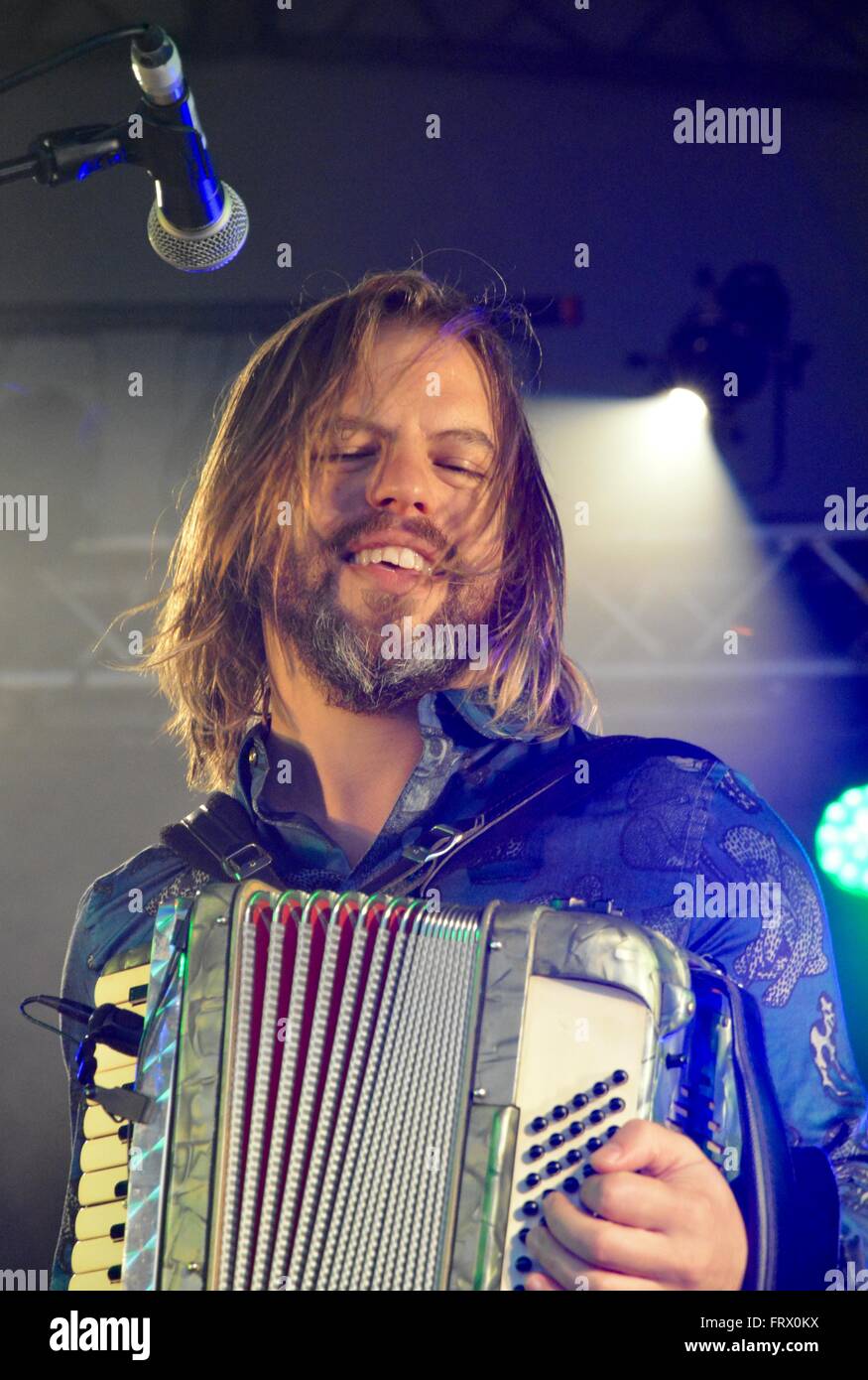 Fixi parte di Winston e Fixi, Womad 2015, Charlton Park, Wiltshire, Inghilterra. Foto Stock