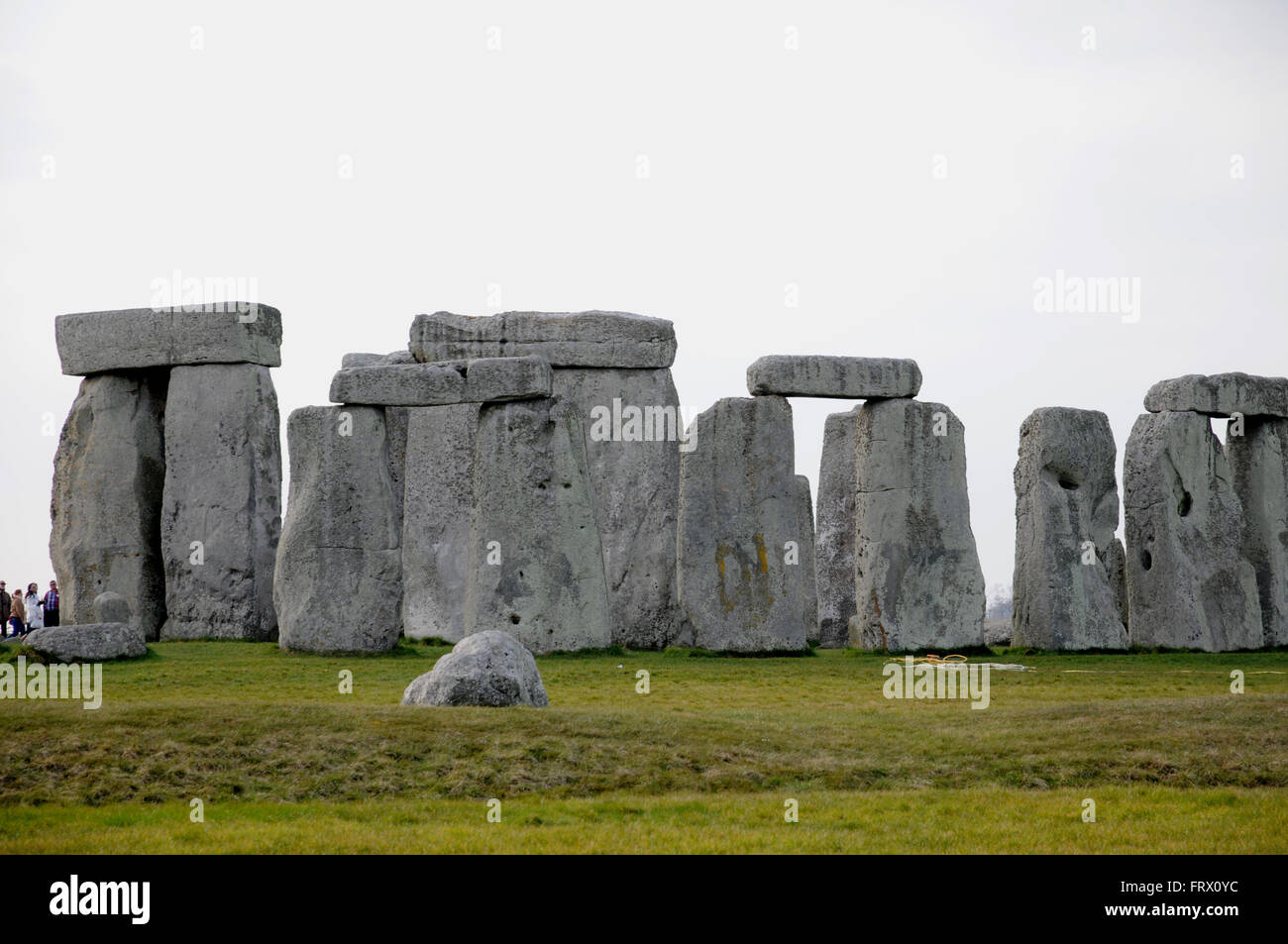 Le pietre permanente a Stonehenge, un iconico del Patrimonio Mondiale UNESCO nella contea inglese di Wiltshire non lontano da Salisbury. Foto Stock