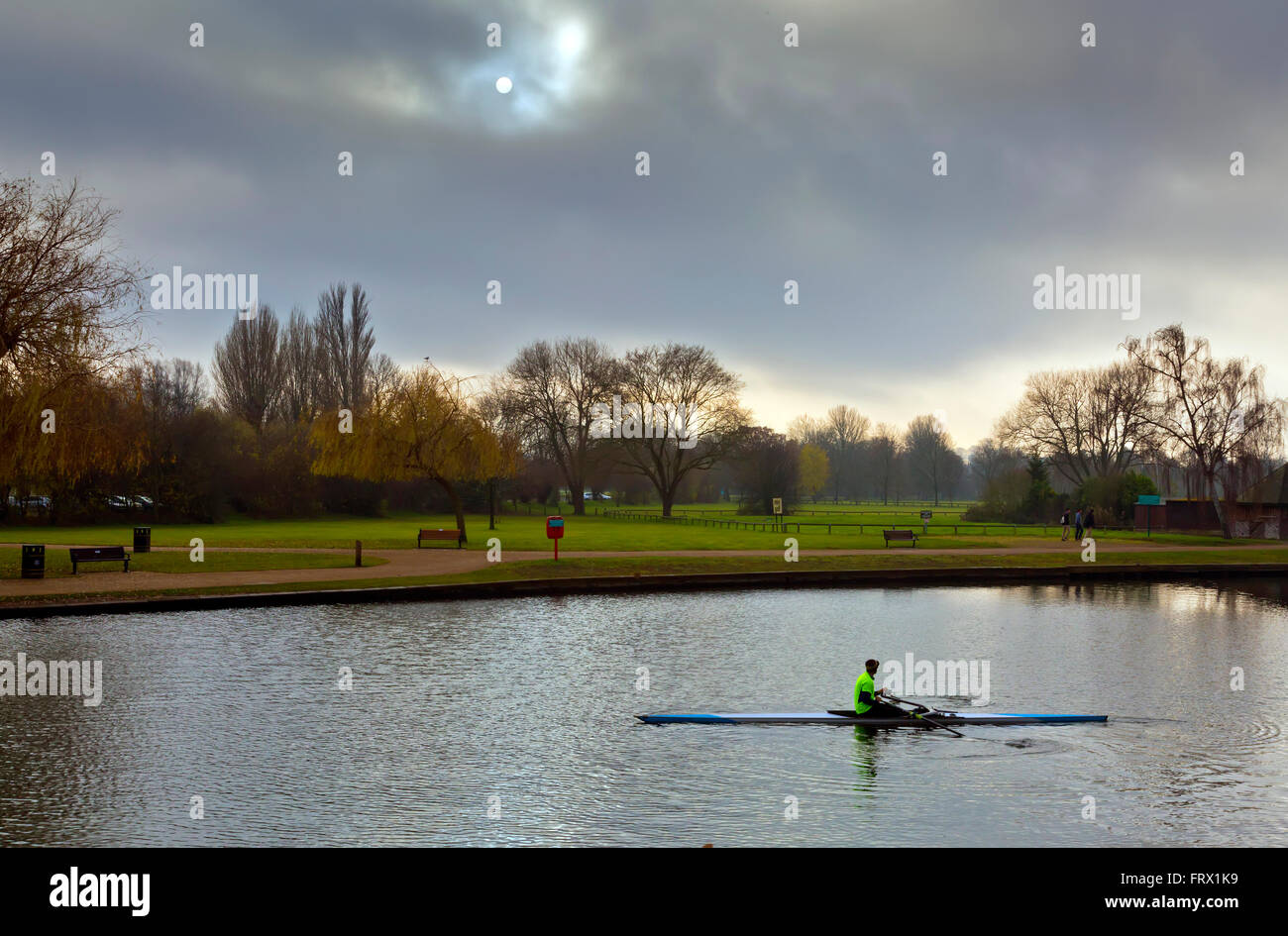 La mattina presto vogatore, fiume Avon, Stratford REGNO UNITO Foto Stock