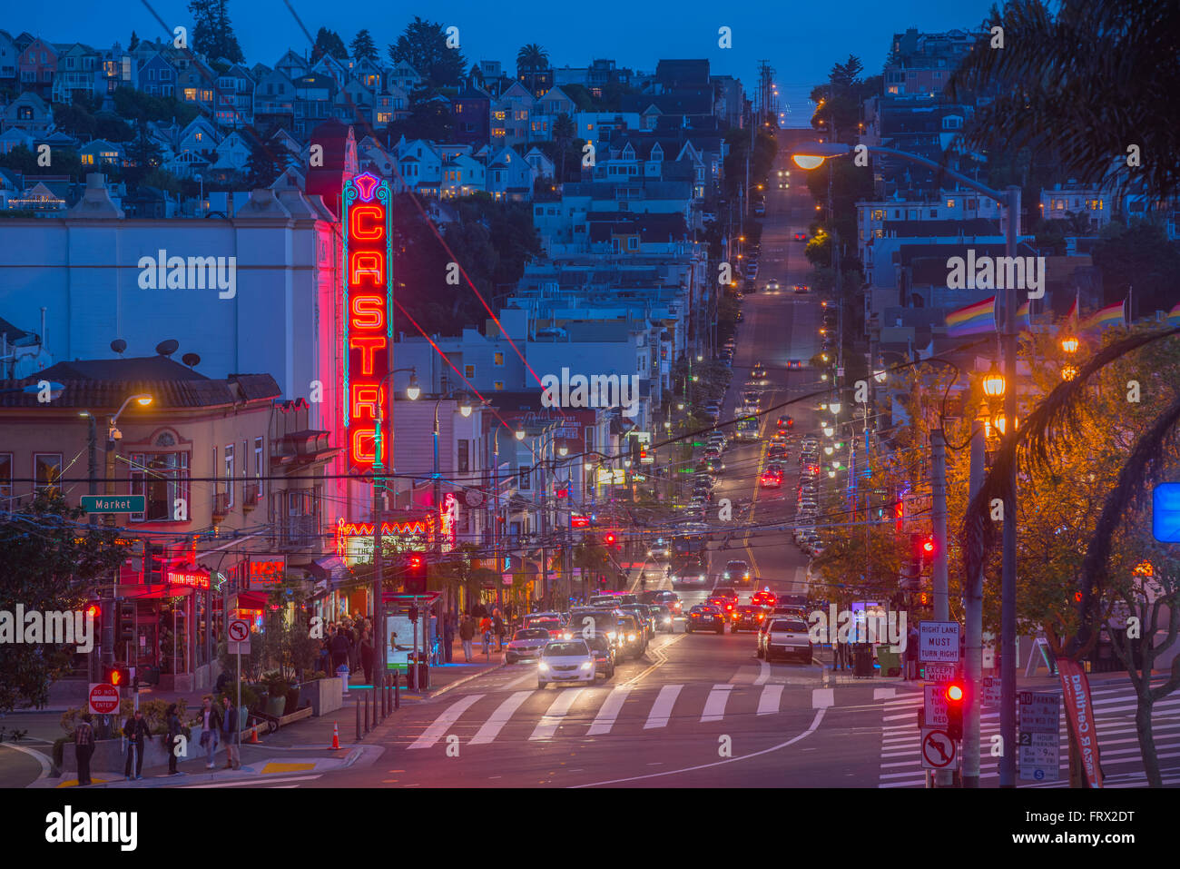 Serata a Castro Street, nel quartiere Castro al bivio con la strada del mercato. San Francisco, California, Stati Uniti d'America Foto Stock