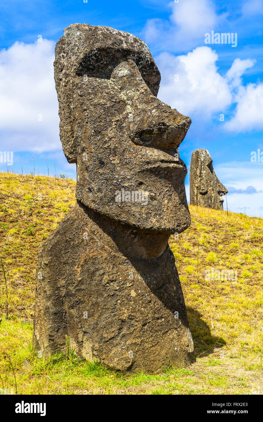 Polinesiano statua di pietra presso il Parco Nazionale di Rapa Nui in Isola di Pasqua, Cile Foto Stock