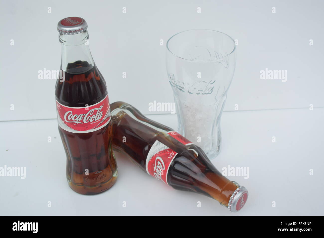 Due vecchie Coca Cola bottiglie Foto Stock