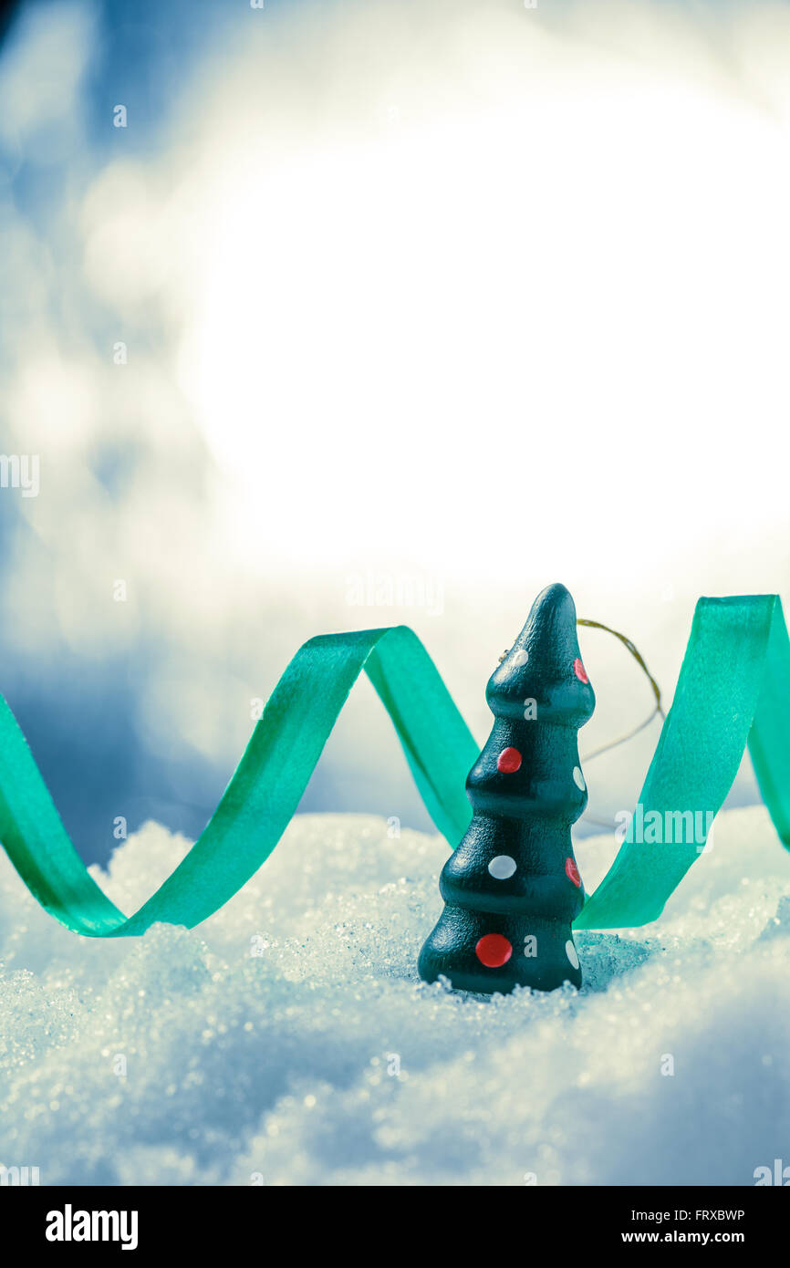 Decorazione di Natale per la progettazione su sfondo di neve Foto Stock