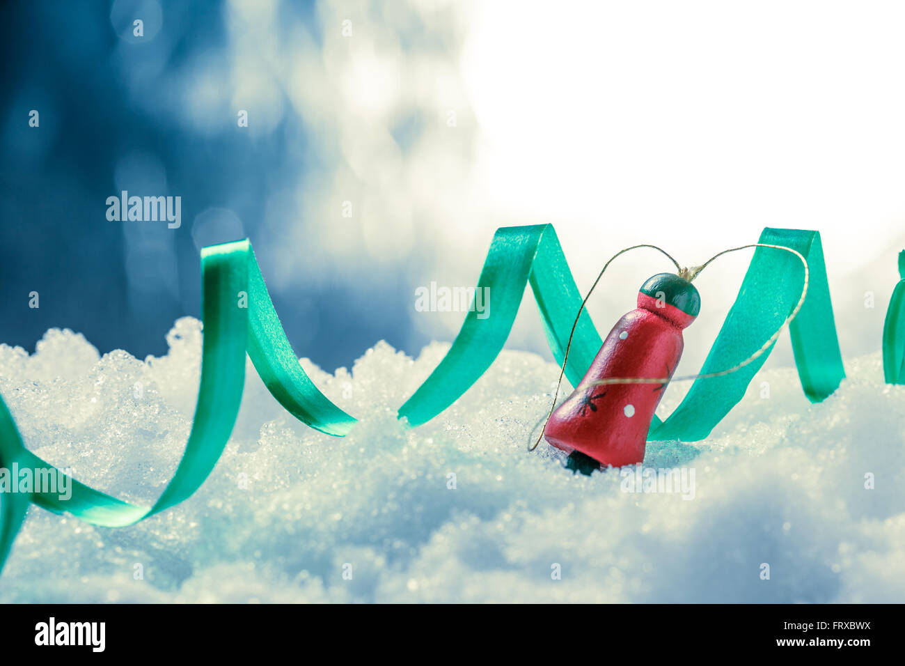 Decorazione di Natale per la progettazione su sfondo di neve Foto Stock