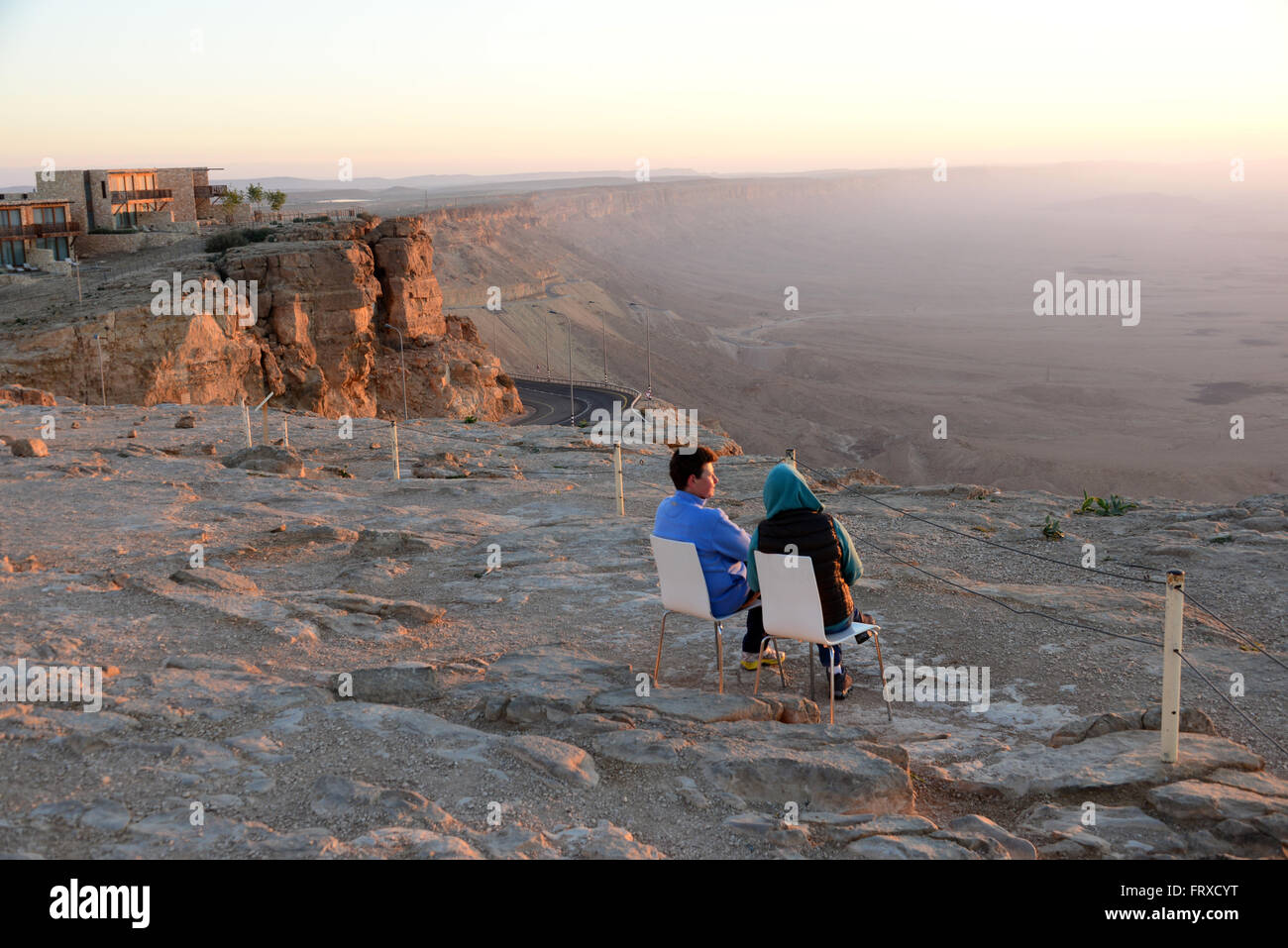 Sunrise al cratere di Ramon vicino Mizpe Ramon, deserto del Negev, South-Israel, Israele Foto Stock