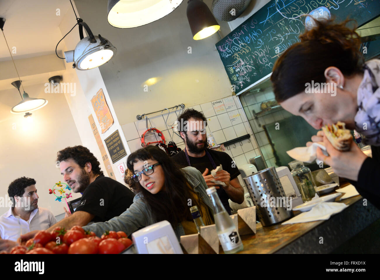 Ristorante: Miznon, Tel Aviv, Israele Foto Stock