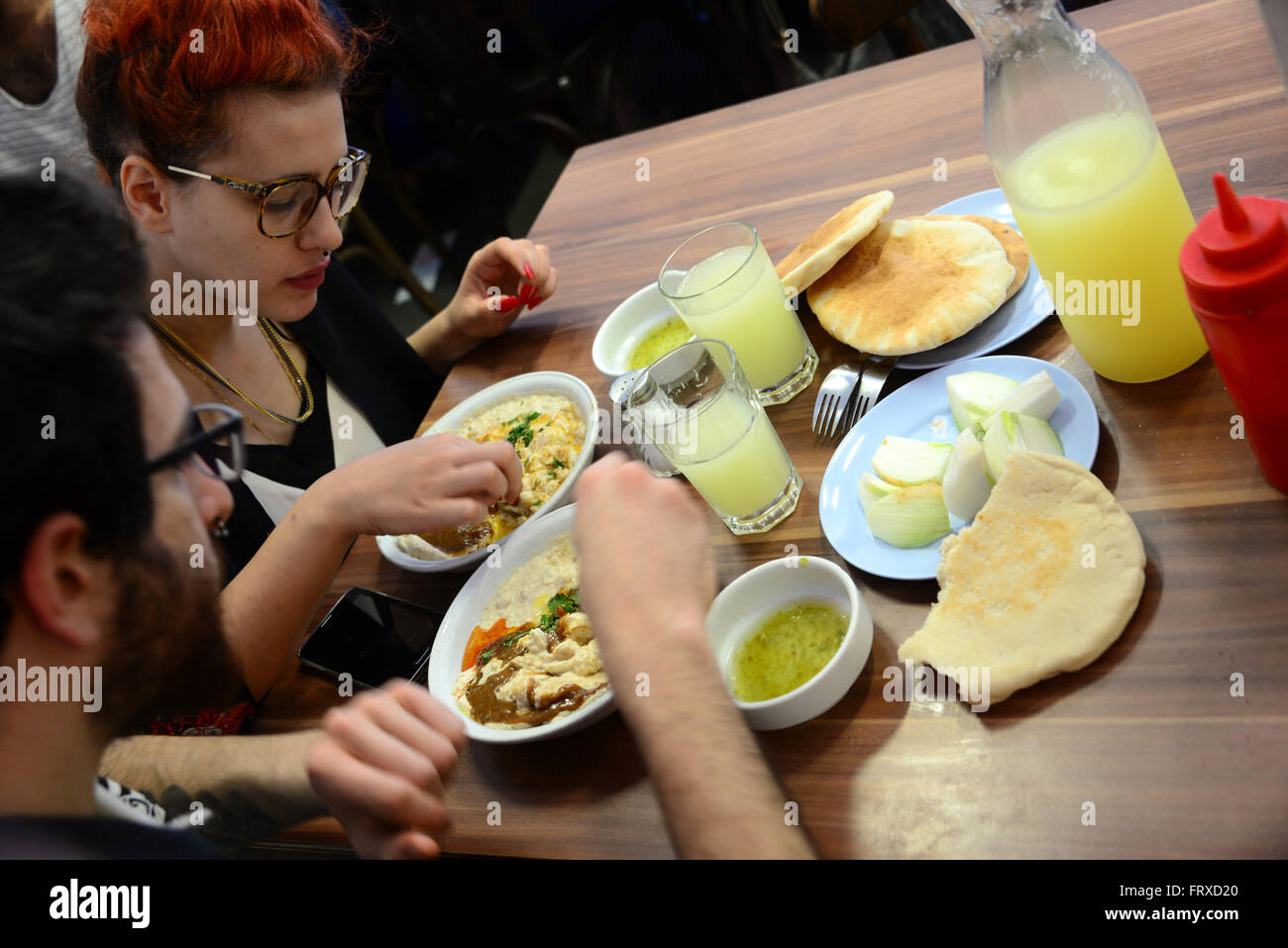 Humus ristorante Abu Hasan in Jaffa, Tel Aviv, Israele Foto Stock
