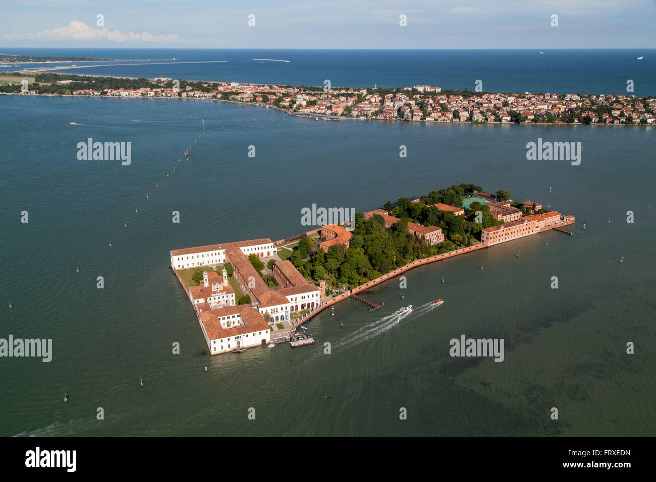 Vista aerea dell'Isola di San Lazzaro con il monastero di San Lazzaro degli Armeni, Lido, Mare Adriatico, mare Mediterranea, Veneto, Italia Foto Stock
