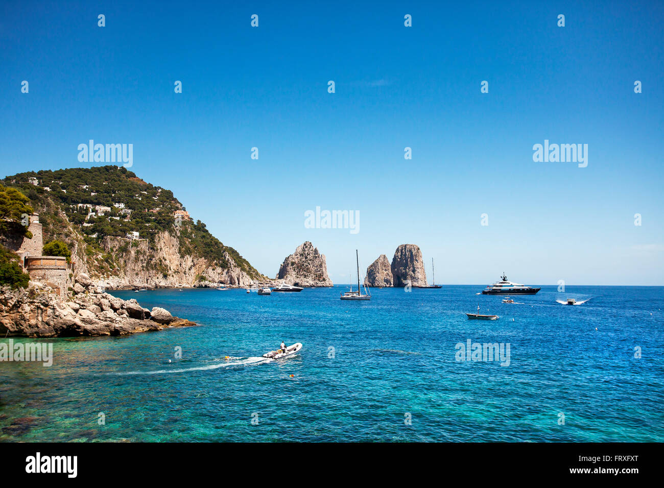 Pile dei Faraglioni di Capri e della baia di Napoli, campania, Italy Foto Stock