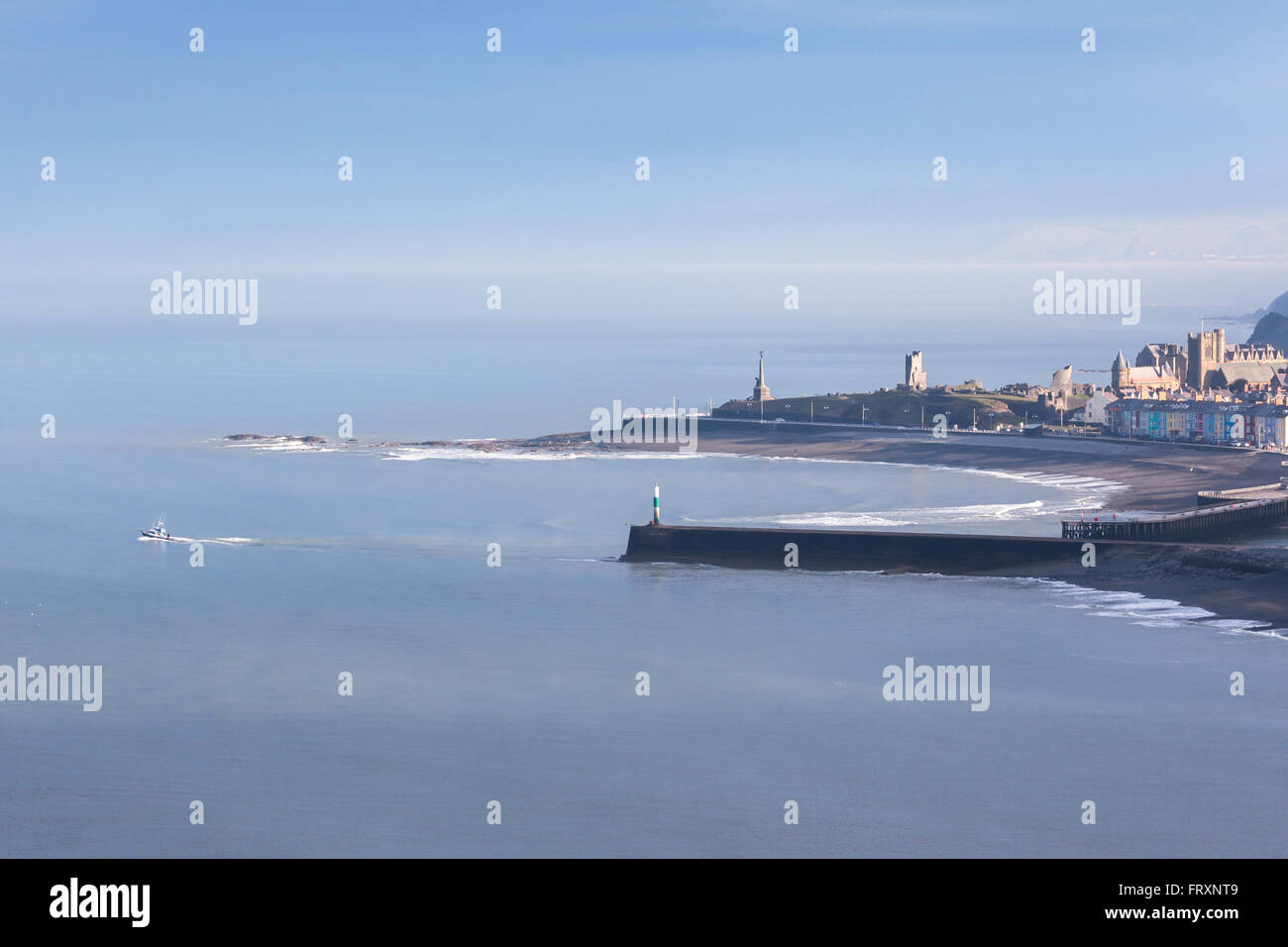 Affacciato sulla città di mare di Aberystwyth che si trova sulla costa occidentale del Galles REGNO UNITO Foto Stock