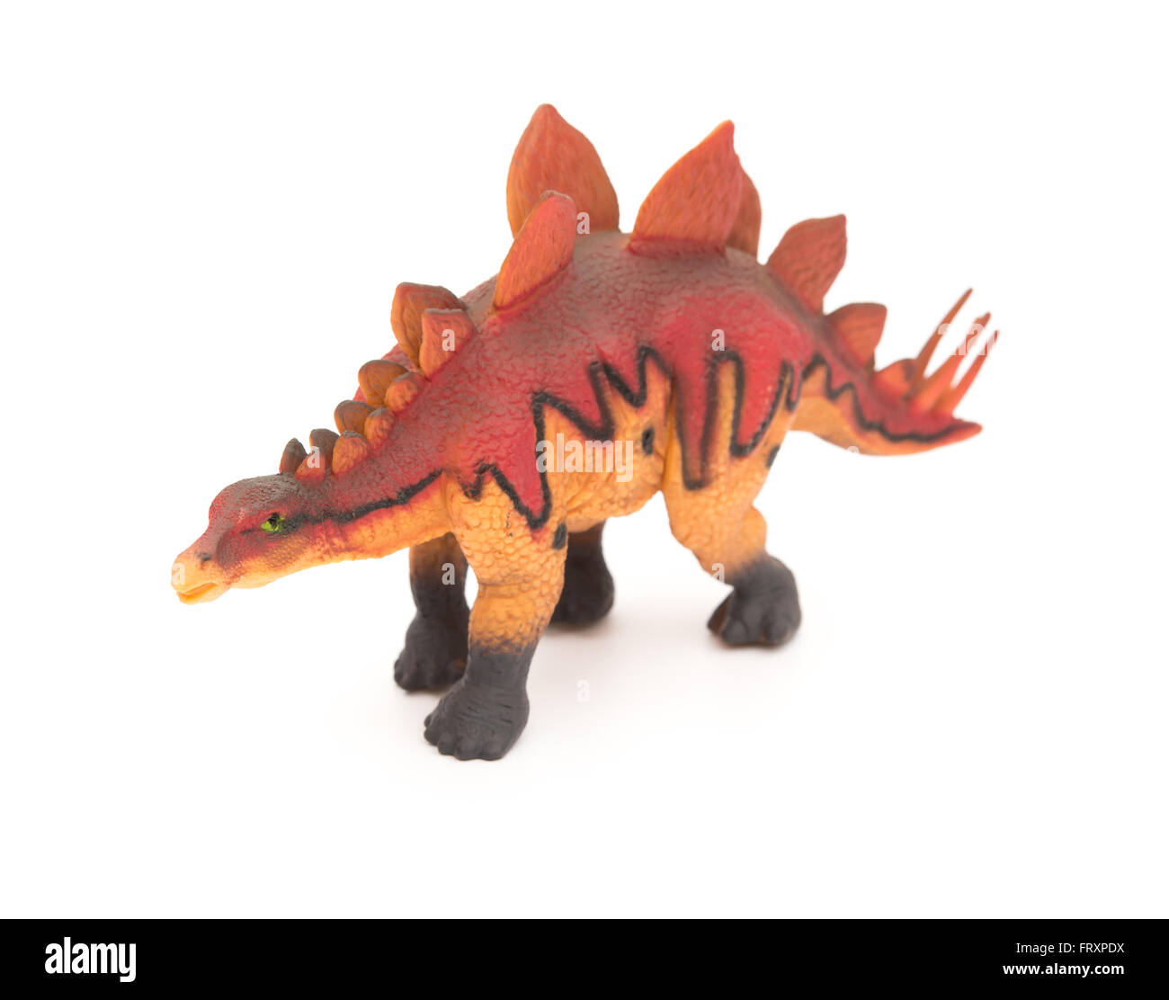 Vista laterale rosso giocattolo stegosaurus su sfondo bianco Foto Stock