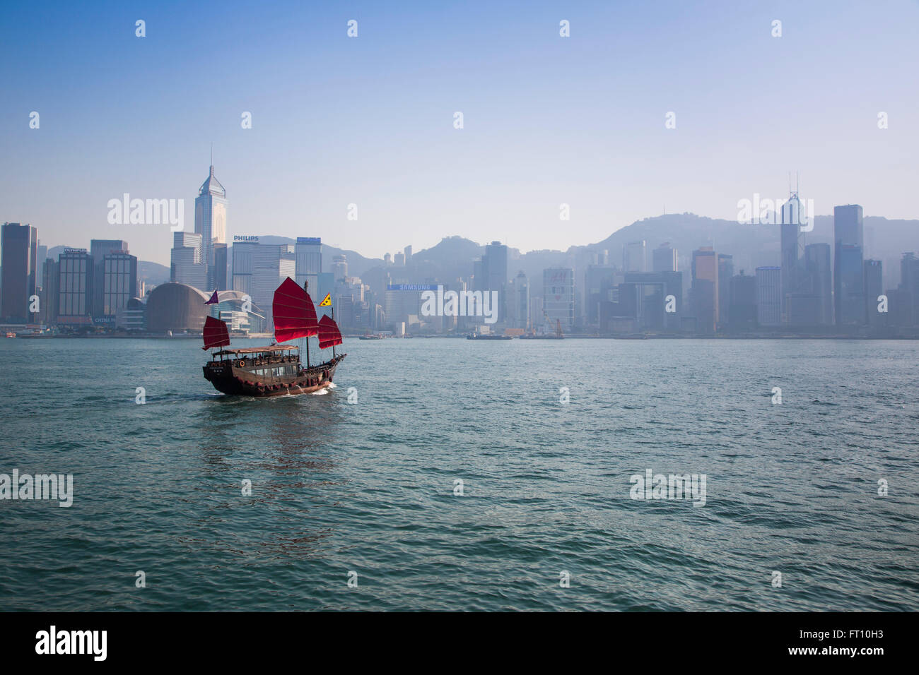 Posta indesiderata replica della nave in barca per visite guidate Aqua Luna in Hong Kong Harbour, Tsim Sha Tsui, Kowloon Hong Kong Foto Stock