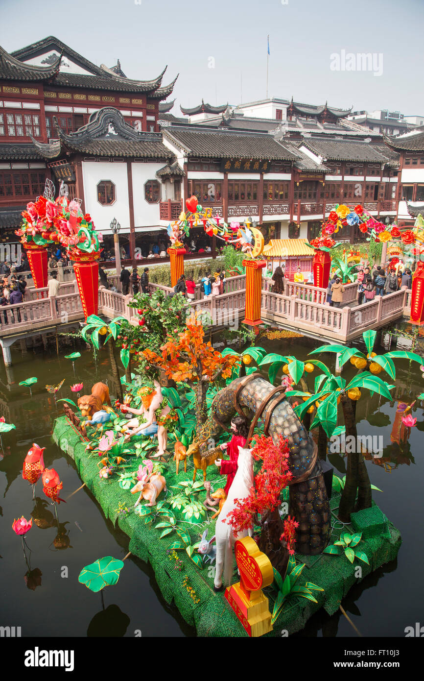 Anno Nuovo Cinese decorazioni nella città vecchia, Nanshi, Shanghai, Cina Foto Stock