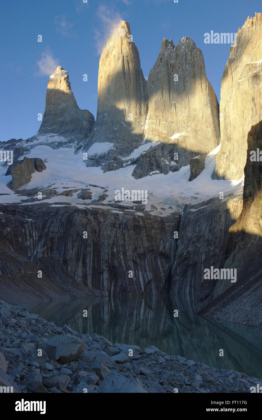 Torres del Paine nella luce del mattino, Mirador Torres, Parco Nazionale Torres del Paine, Patagonia, Cile Foto Stock