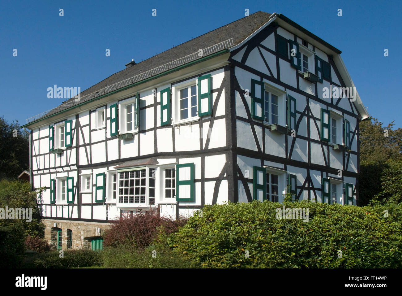 Deutschland, Renania settentrionale-Vestfalia, Kürten Rheinisch-Bergischen im Kreis, Pfarrhaus, zweigeschossiges Fachwerkhaus Foto Stock