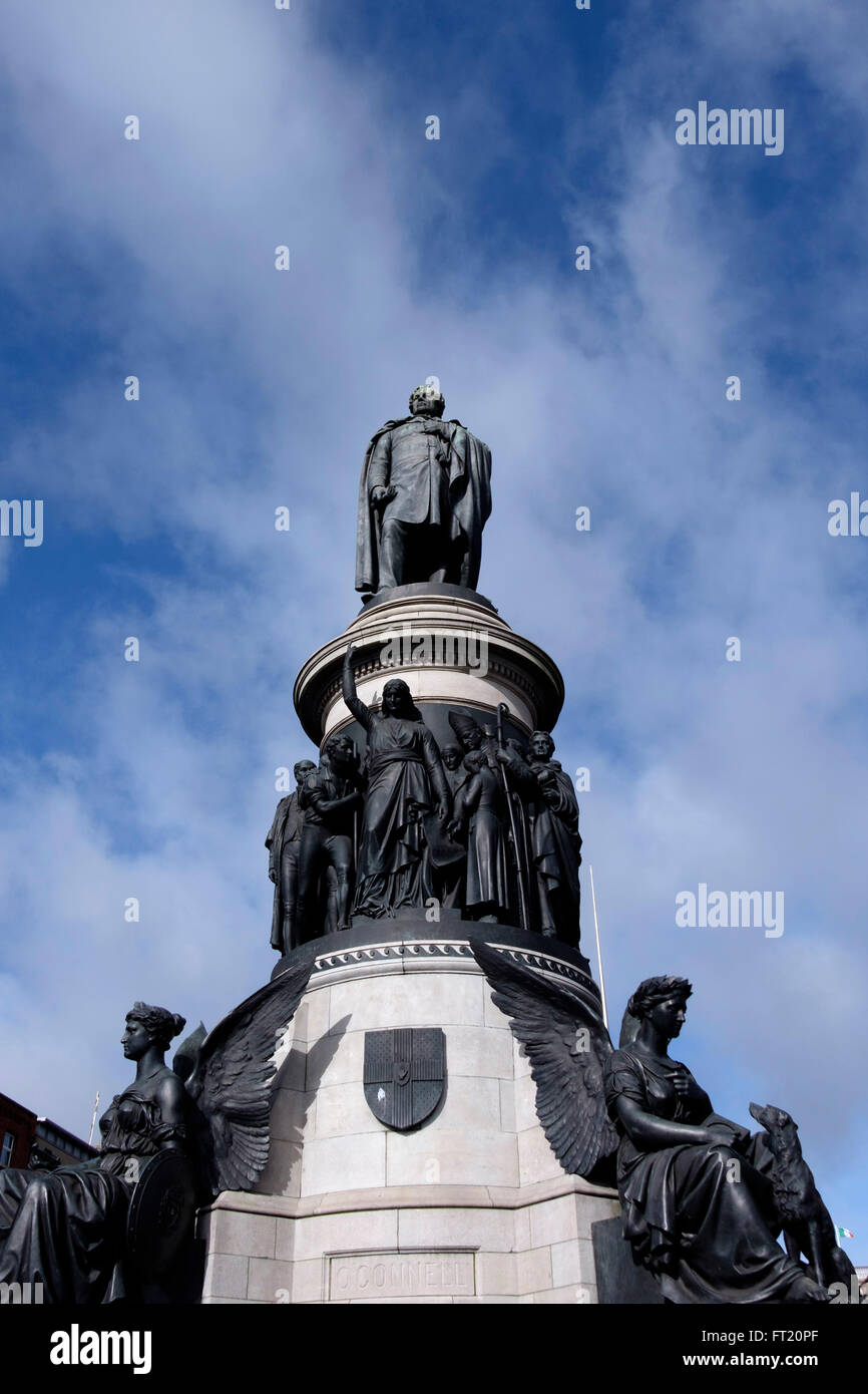 Memoriale di Daniel O'Connell dallo scultore John Henry Foley, O'Connell Street, Dublin, Repubblica di Irlanda, Europa Foto Stock