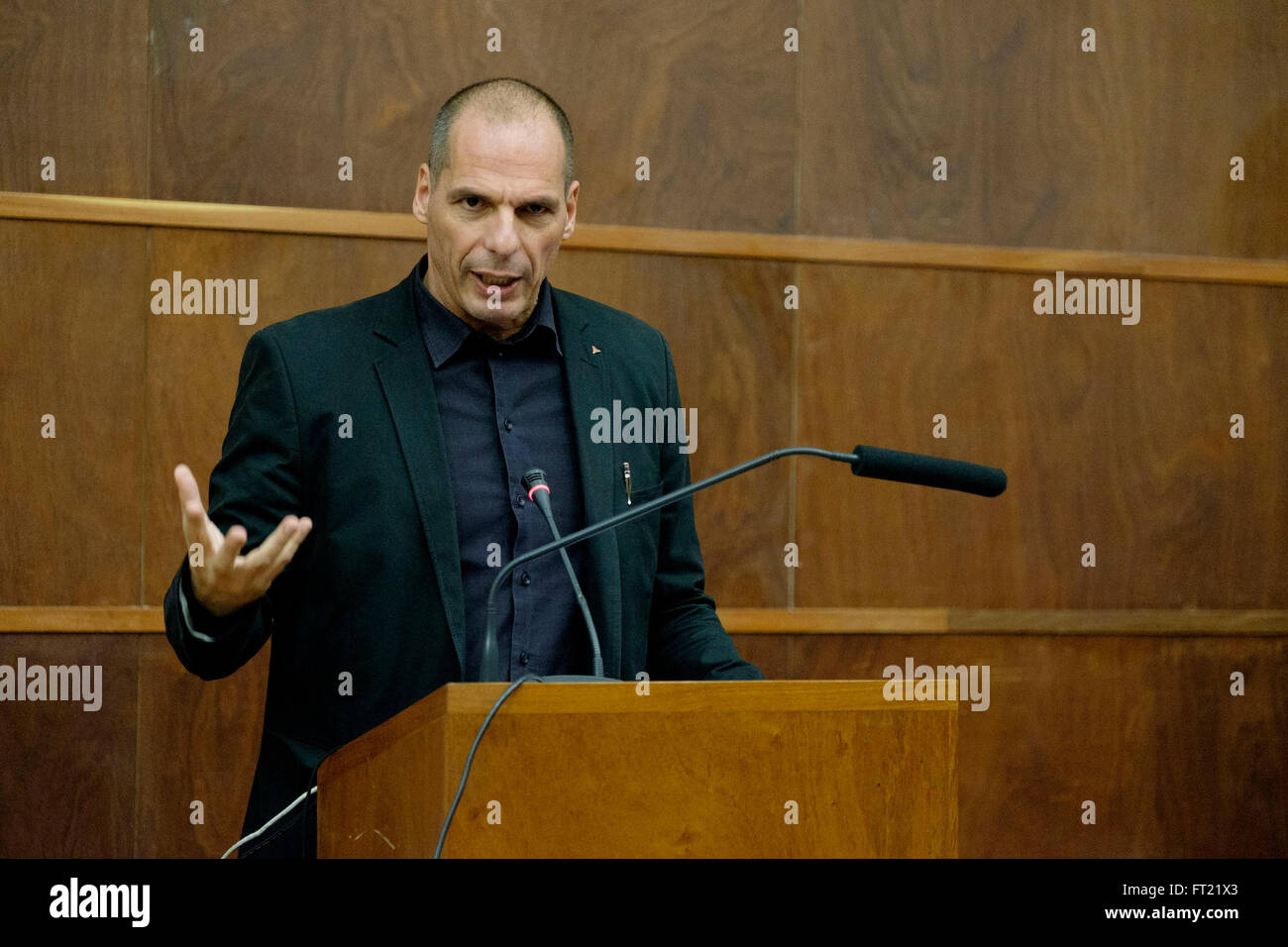 Ex ministro delle Finanze della Grecia Yanis Varoufakis dando un discorso Foto Stock