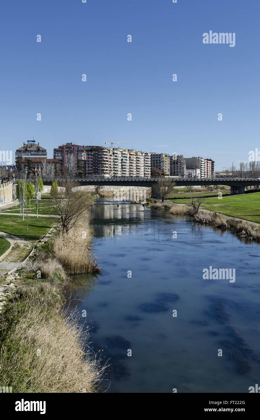 Alta Vista del fiume Segre nella città di Lleida, Catalogna, Spagna Foto Stock
