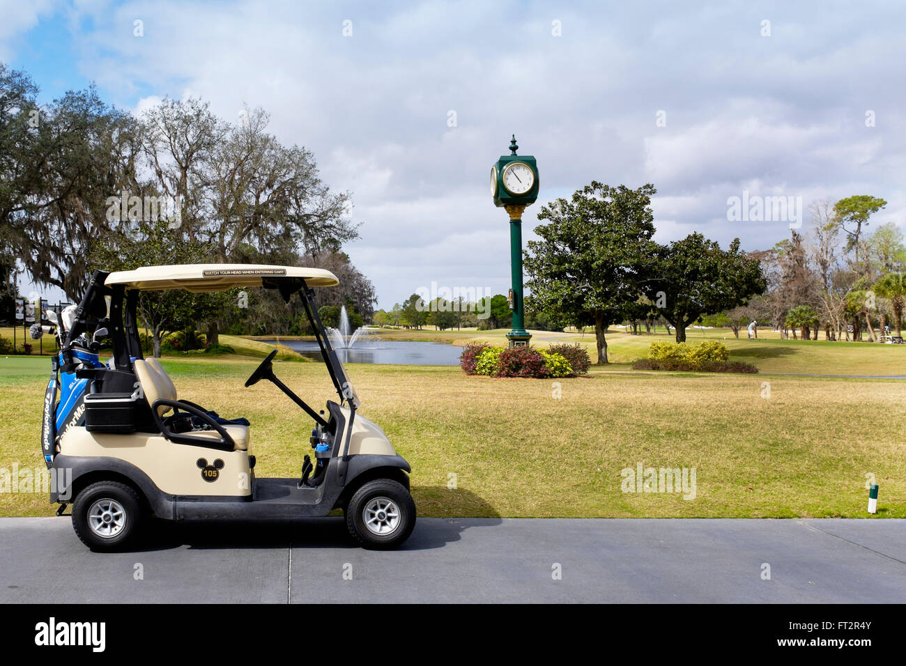 Carrello da golf su Disney's Magnolia Golf Club, Lake Buena Vista di Orlando, Florida, Stati Uniti d'America Foto Stock
