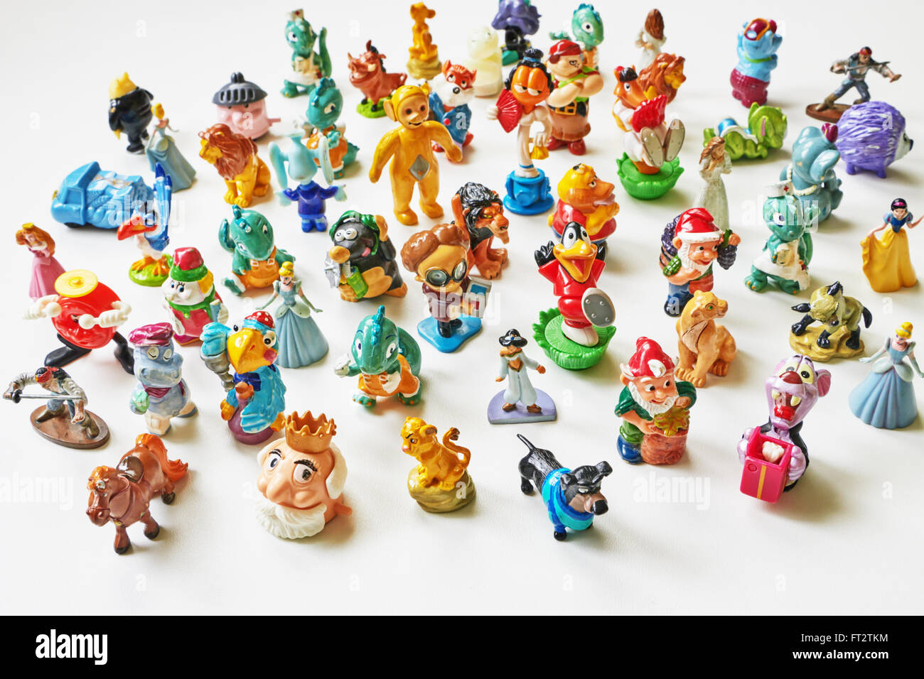 Grande collezione di giocattoli di piccole dimensioni e giocattoli della Kinder sorpresa Foto Stock